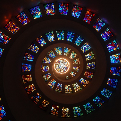 0026-worms-eye-view-of-spiral-stained-glass-decors-through-the-roof