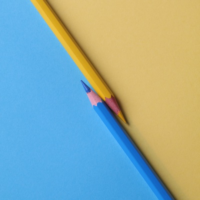 0032-yellow-and-and-blue-colored-pencils